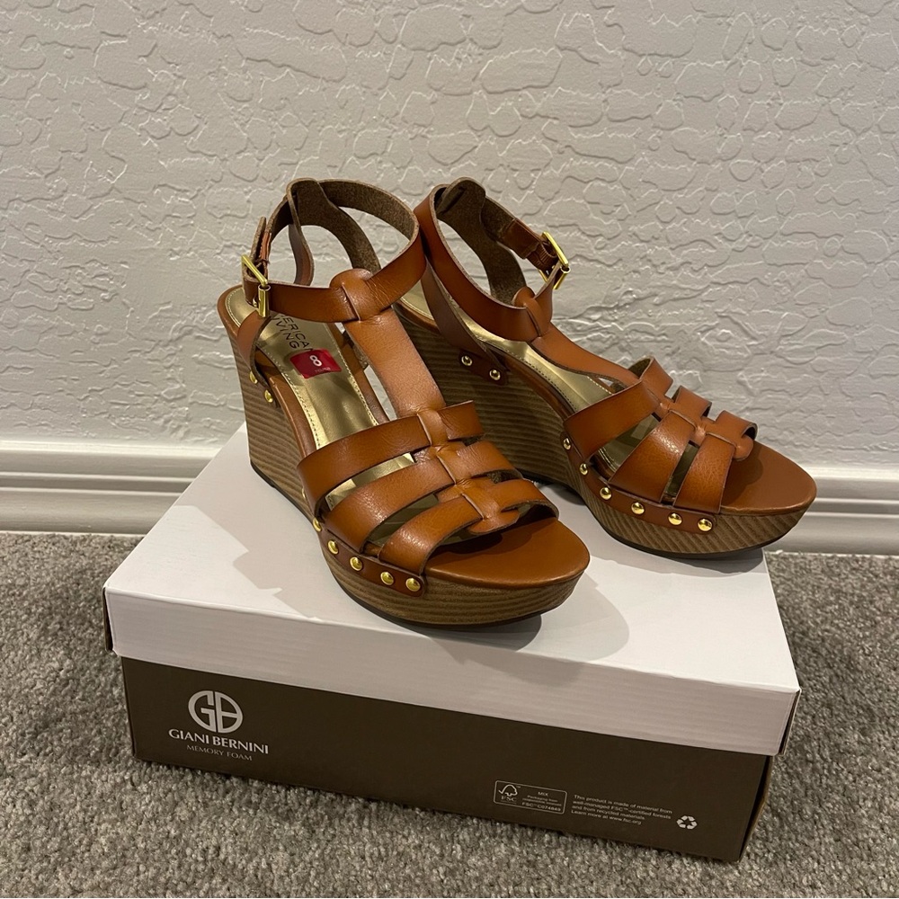 🌻 American Living Brown Leather Open Toed Wedge Sandals with Strappy Design